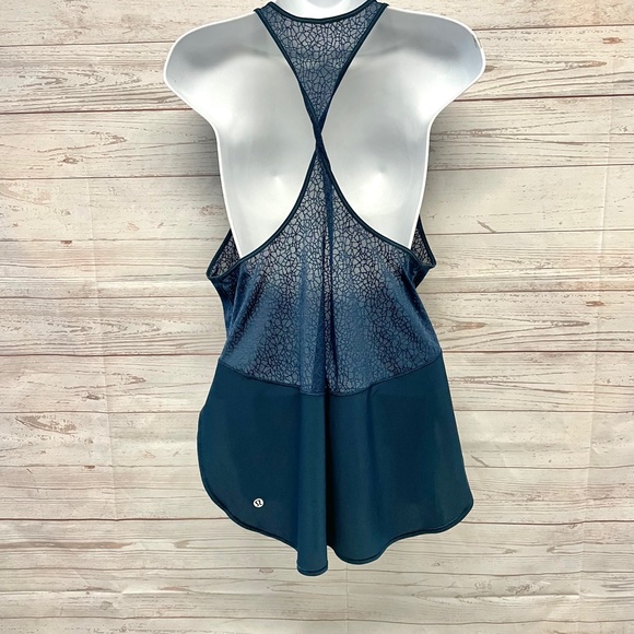 lululemon Twist & Train Tank in Jaded Rare! - Picture 4 of 7